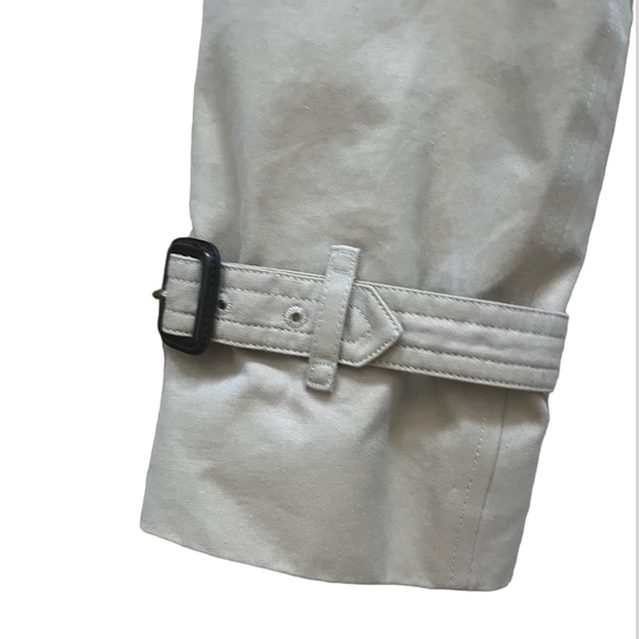 BURBERRY THE KENSINGTON SHORT TRENCH COAT MSRP $2,590 - Picture 9 of 14